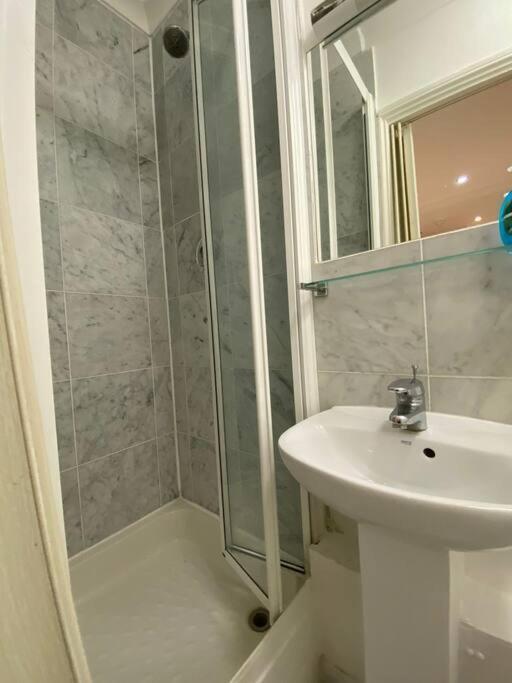 F2- Basement Studio Fits 1 Near Paddington London Exterior photo